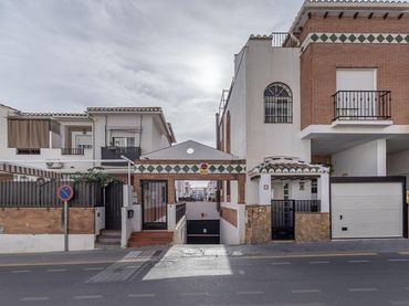 Adossat en venda a Calle Villanova 4