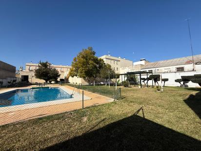 Piscina de Pis en venda en Las Cabezas de San Juan amb Aire condicionat, Jardí privat i Terrassa