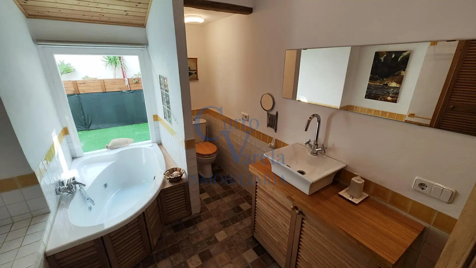 Bathroom of Houses for sale in Dos Hermanas  with Air Conditioner, Heating and Private garden