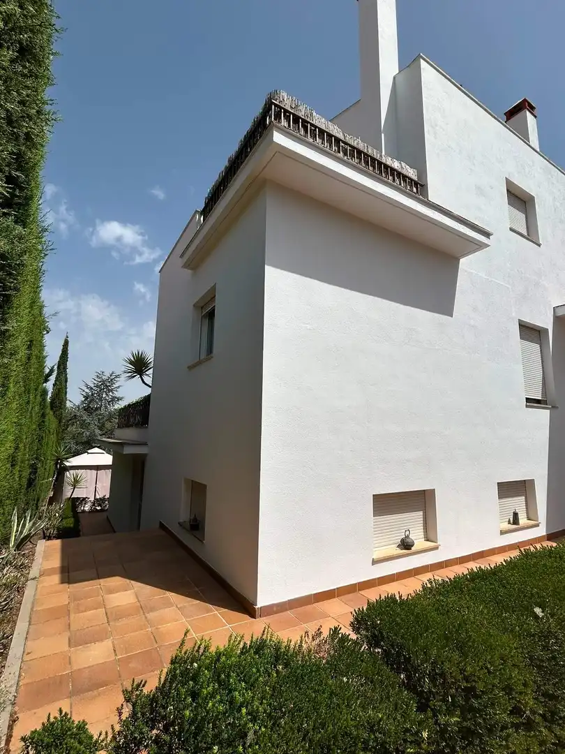 Vista exterior de Casa o xalet en venda en La Zubia amb Calefacció i Jardí privat