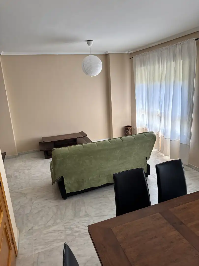 Sala d'estar de Pis de lloguer en Sevilla amb Aire condicionat, Calefacció i Jardí privat
