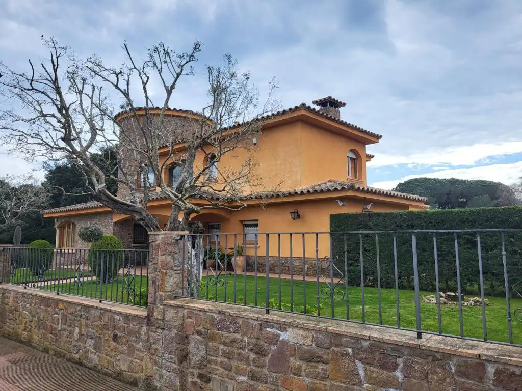 Villa con piscina in vendita a Carrer Mestre Sires 3B, imagen 3