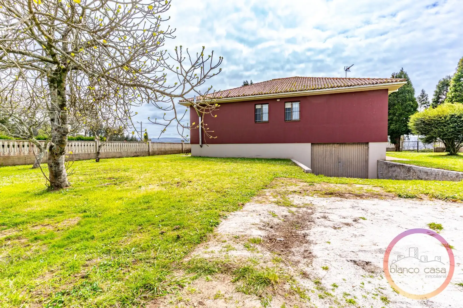 Vista exterior de Casa o chalet en venta en Carballo con Calefacción