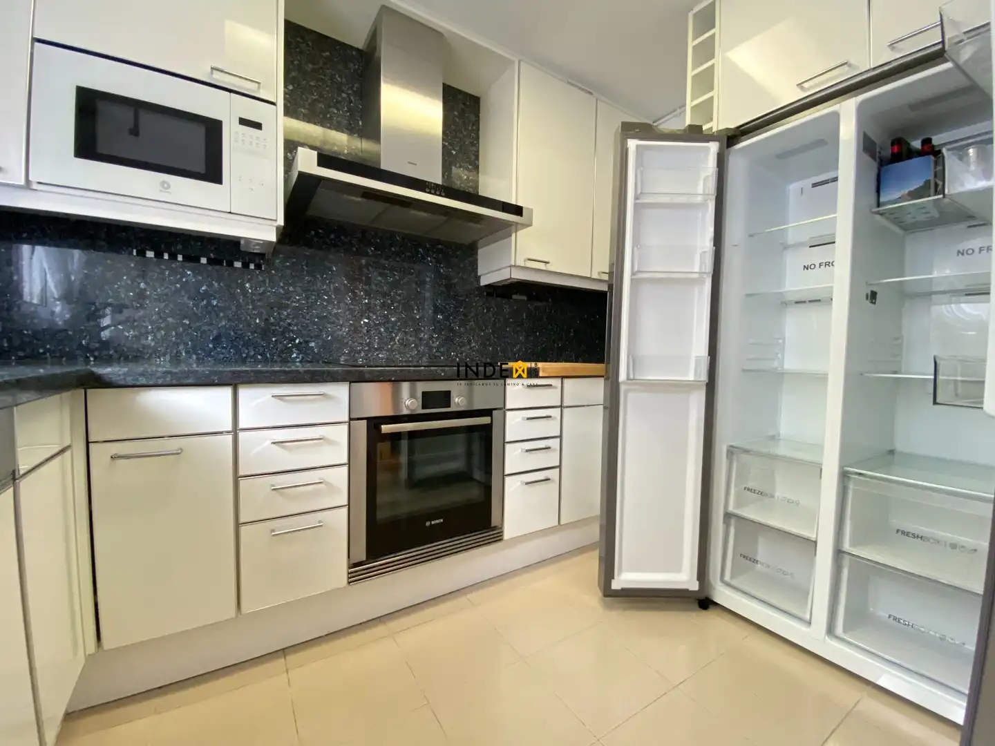 Cocina de Dúplex de alquiler en Sitges con Aire acondicionado, Terraza y Amueblado