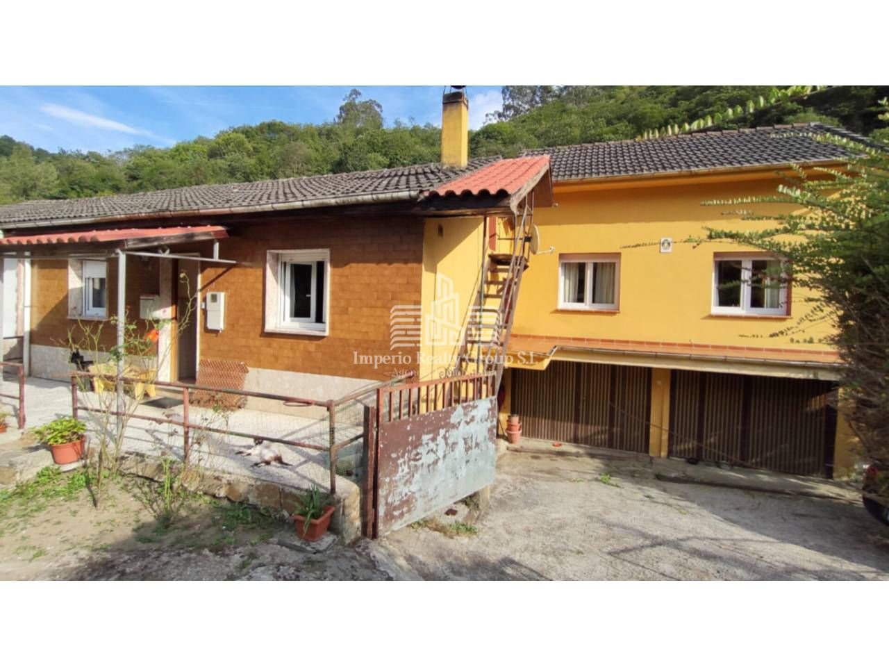 Vista exterior de Casa o xalet en venda en Langreo amb Calefacció, Jardí privat i Terrassa