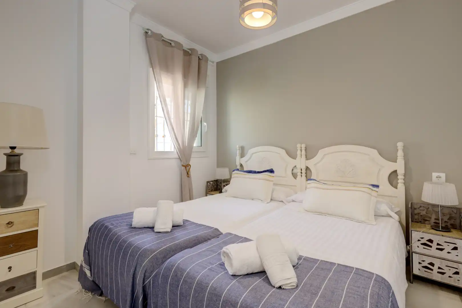 Dormitori de Apartament en venda en Estepona amb Aire condicionat, Jardí privat i Terrassa