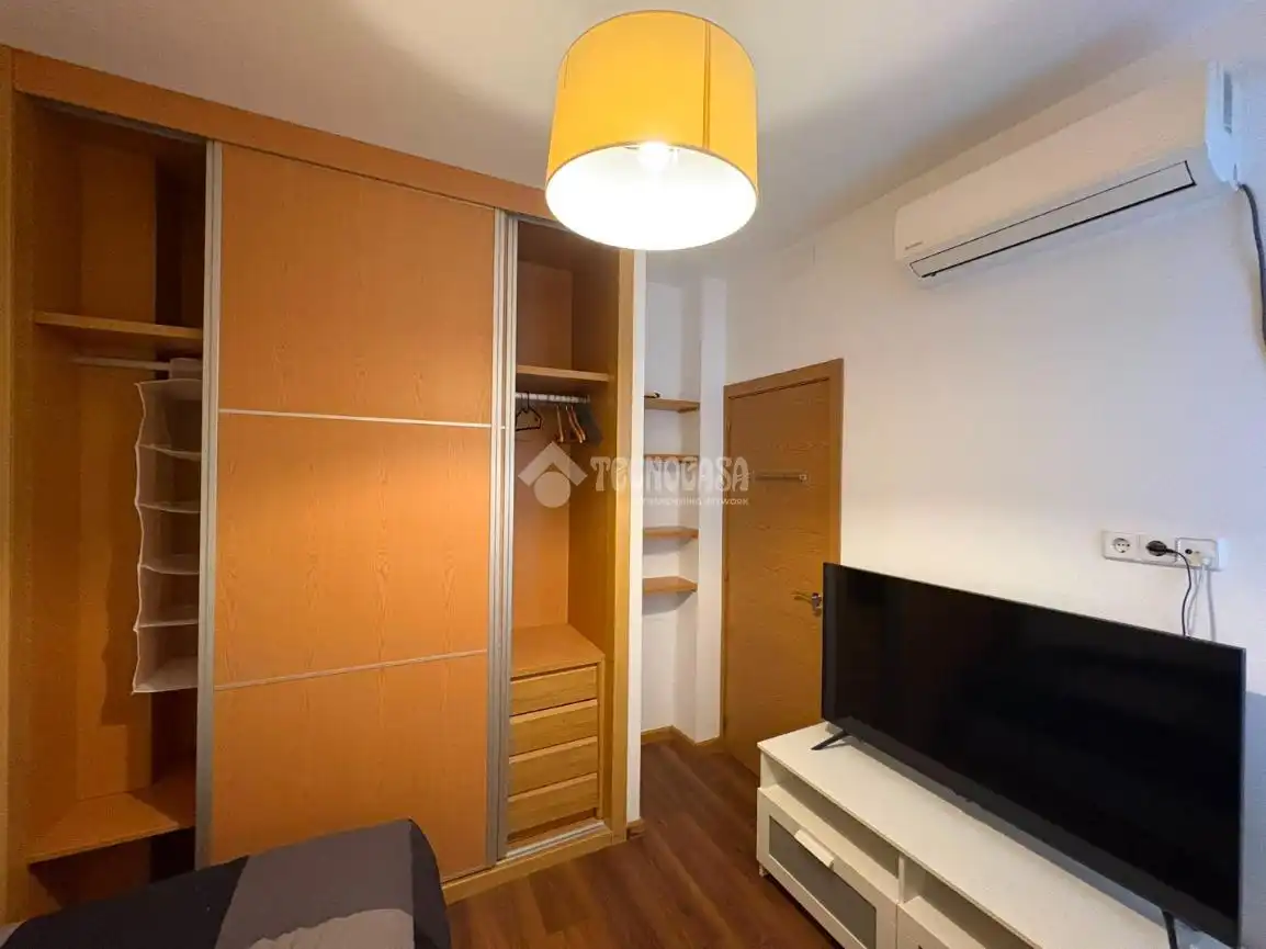 Bedroom of Flat for sale in Madrid  with Air Conditioner and Furnished