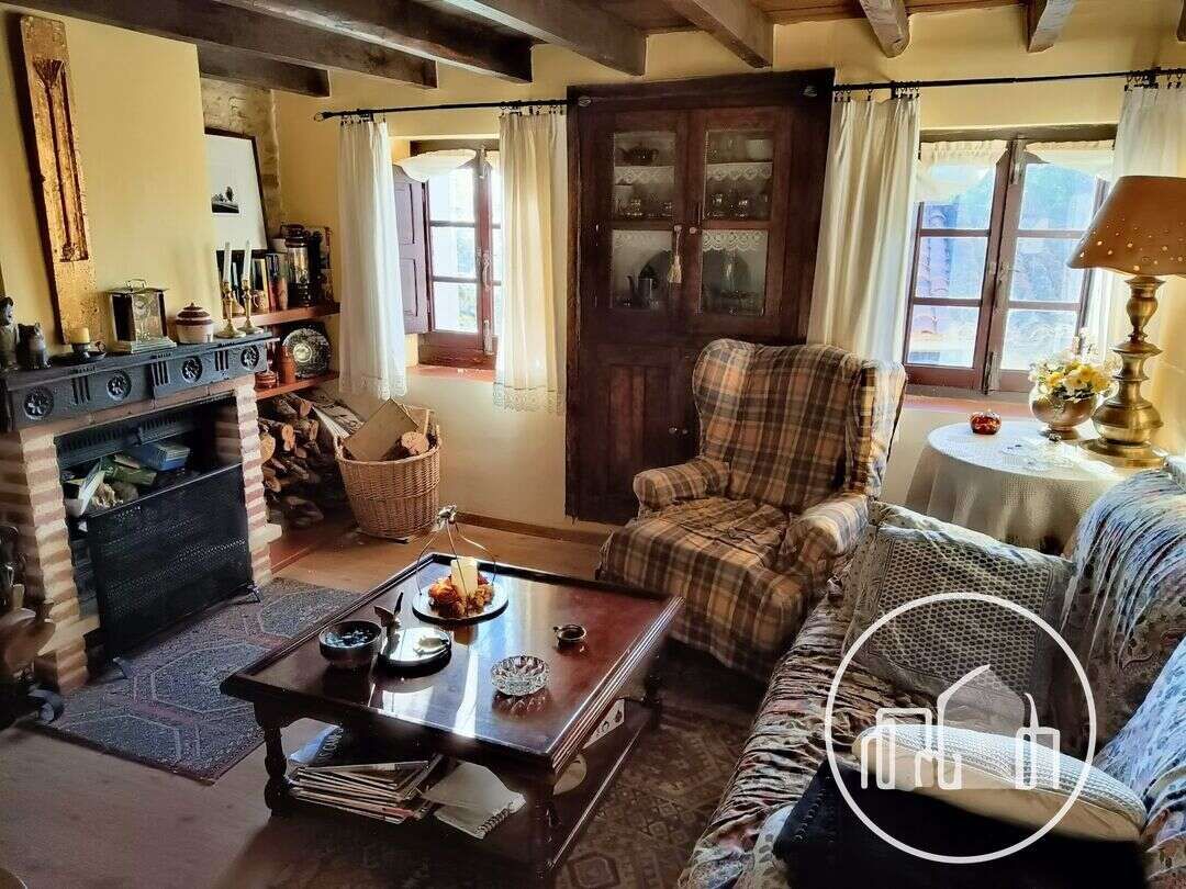 Sala d'estar de Casa adosada en venda en Villarcayo de Merindad de Castilla la Vieja amb Calefacció i Balcó