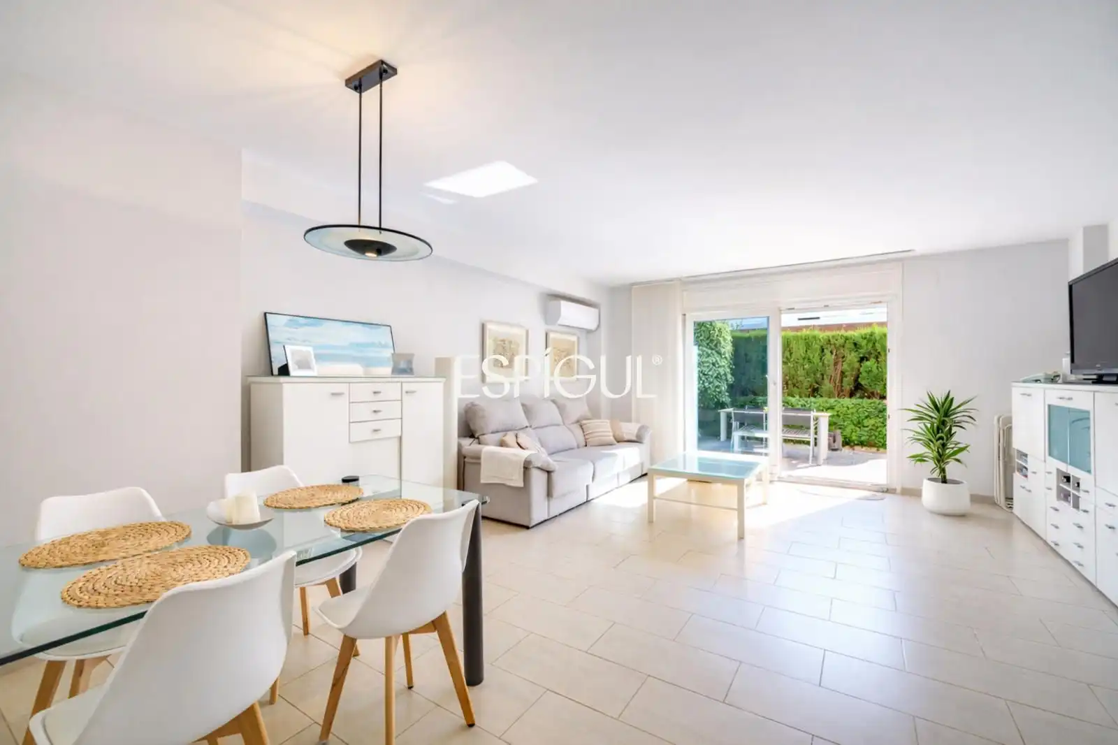 Sala d'estar de Casa adosada en venda en Premià de Mar amb Aire condicionat, Calefacció i Jardí privat