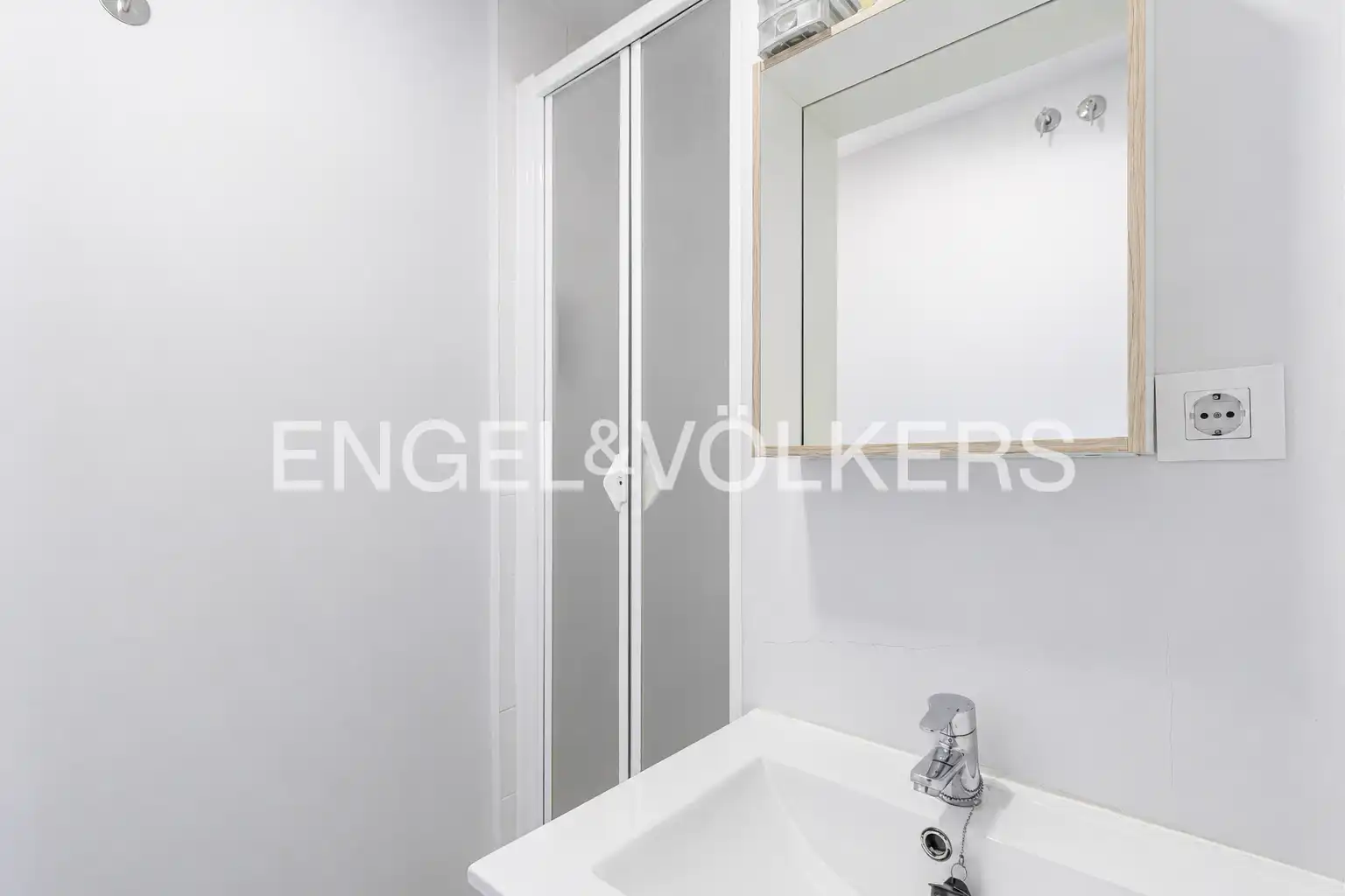Bathroom of Duplexes for sale in Madrid  with Air Conditioner, Heating and Terrace