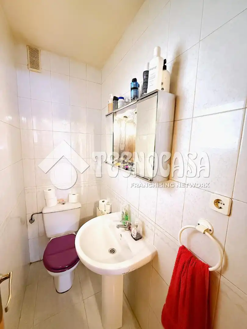 Baño de Casa adosada en venta en Huete con Calefacción, Amueblado y Piscina comunitaria