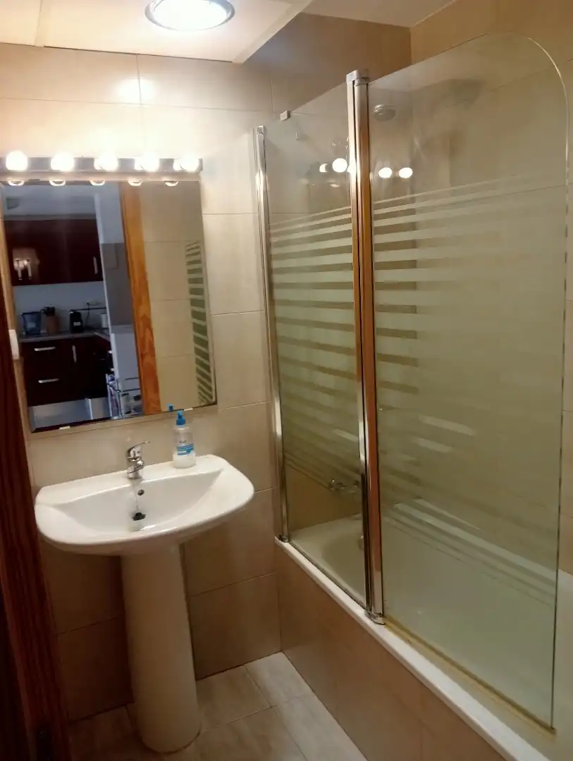 Baño de Apartamento de alquiler en San Pedro del Pinatar con Aire acondicionado, Terraza y Trastero