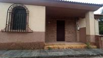 Vista exterior de Casa o xalet en venda en Cogollos de la Vega amb Jardí privat