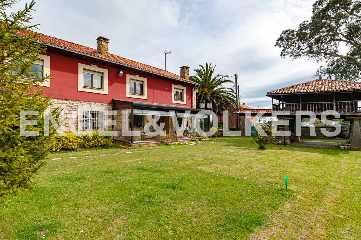 House with garden for sale in Tazones - Argüero, imagen 2