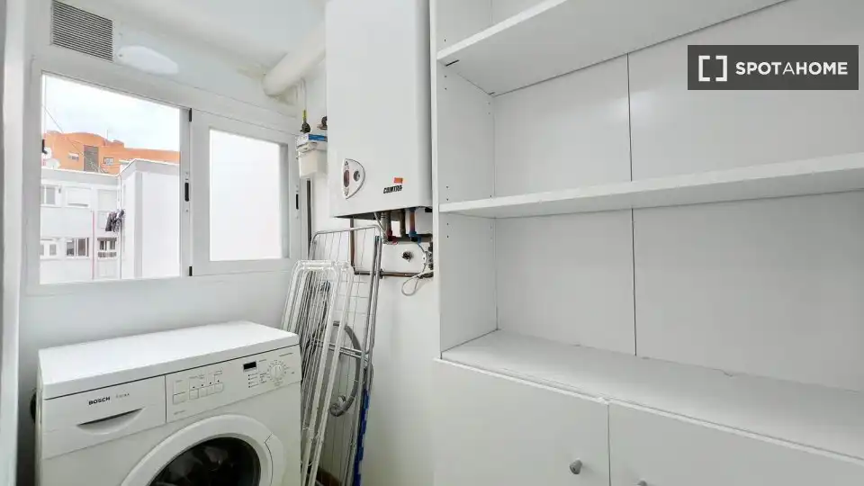 Bedroom of Flat for rent in Madrid  with Air Conditioner, Heating and Furnished