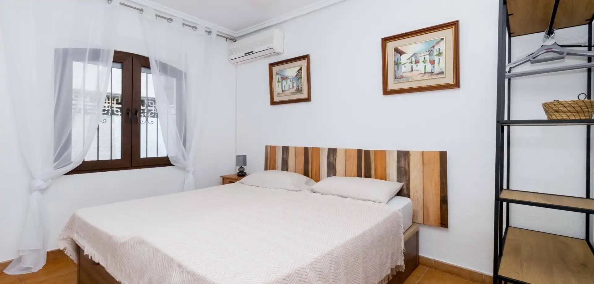 Dormitori de Casa o xalet en venda en Orihuela amb Aire condicionat, Terrassa i Moblat