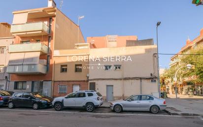 Vista exterior de Casa o xalet en venda en Viladecans amb Calefacció, Terrassa i Traster