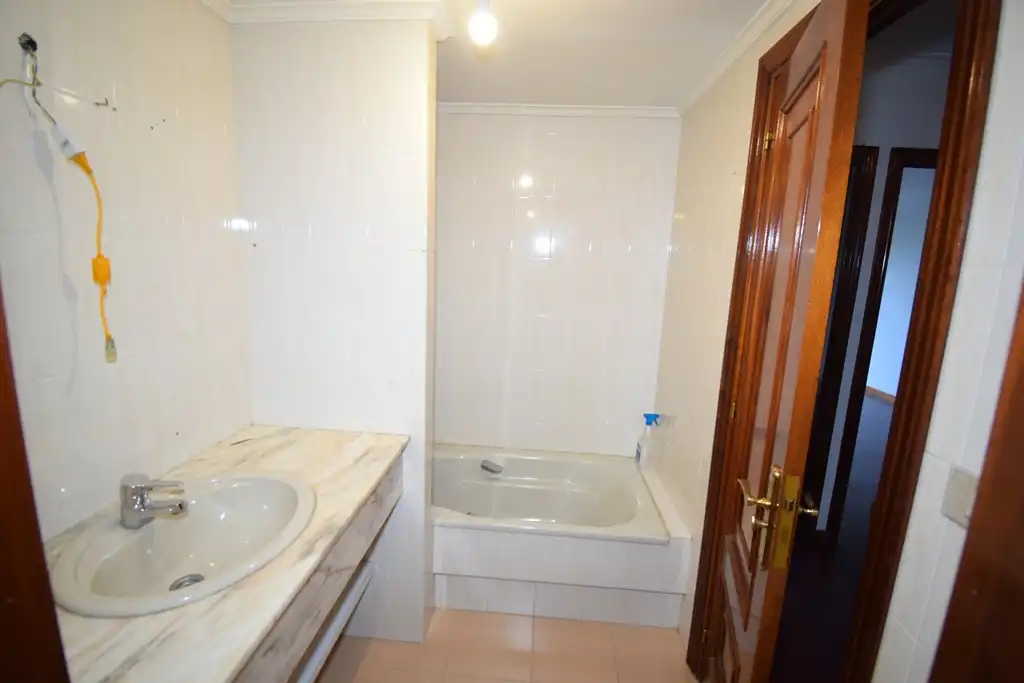 Bathroom of Detached homes for sale in Sada (A Coruña)  with Heating, Parquet flooring and Oven