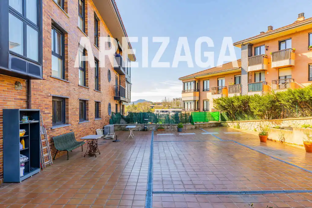 Exterior view of Flat for sale in Donostia - San Sebastián   with Heating, Private garden and Terrace