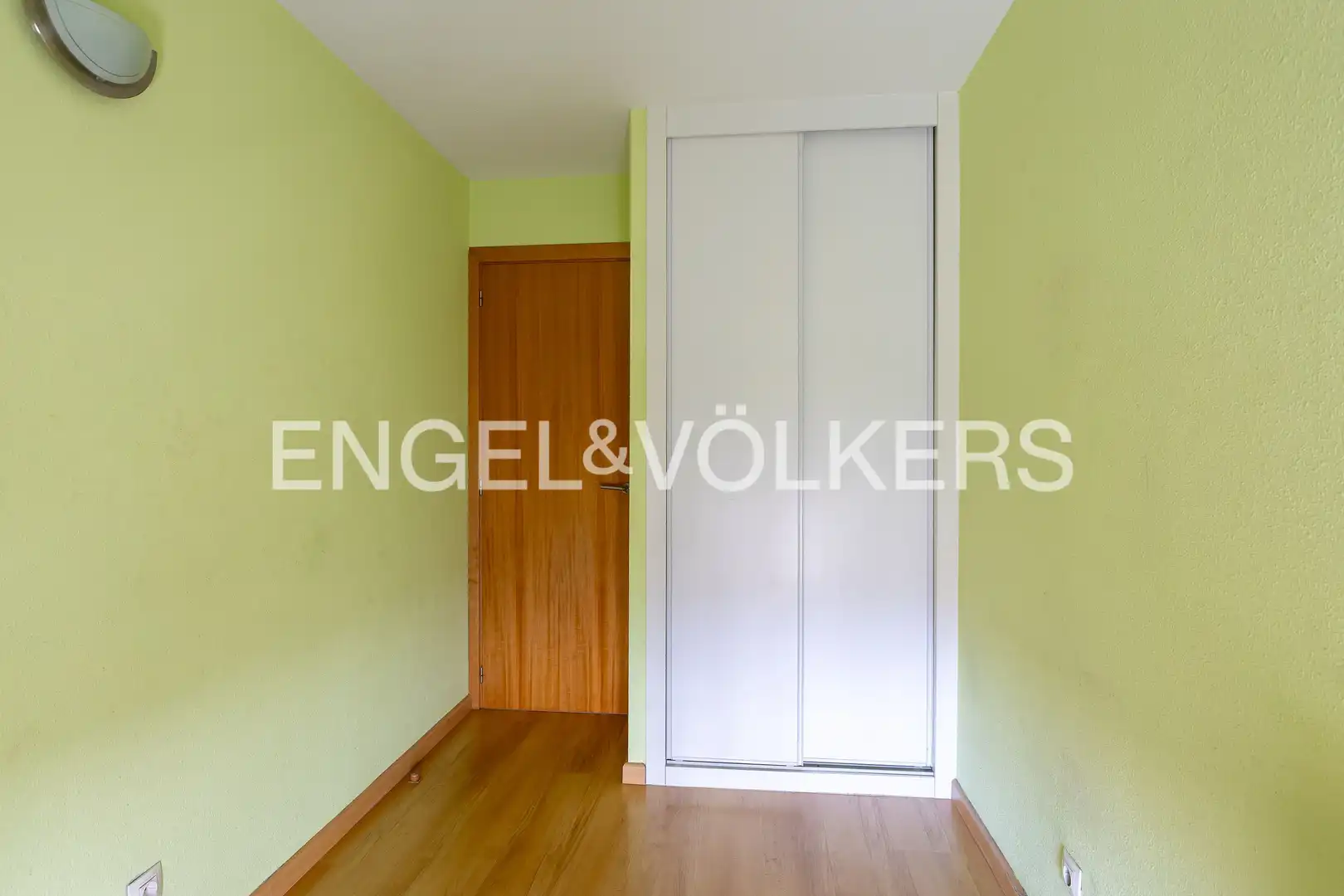 Habitación de Piso en venta en Madrid con Calefacción, Trastero y Piscina
