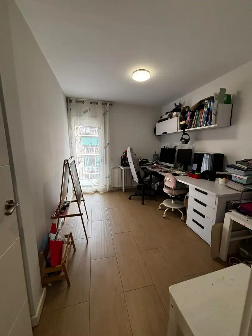 Schlafzimmer von Wohnung zum Verkauf in Badalona mit Klimaanlage, Heizung und Parkett
