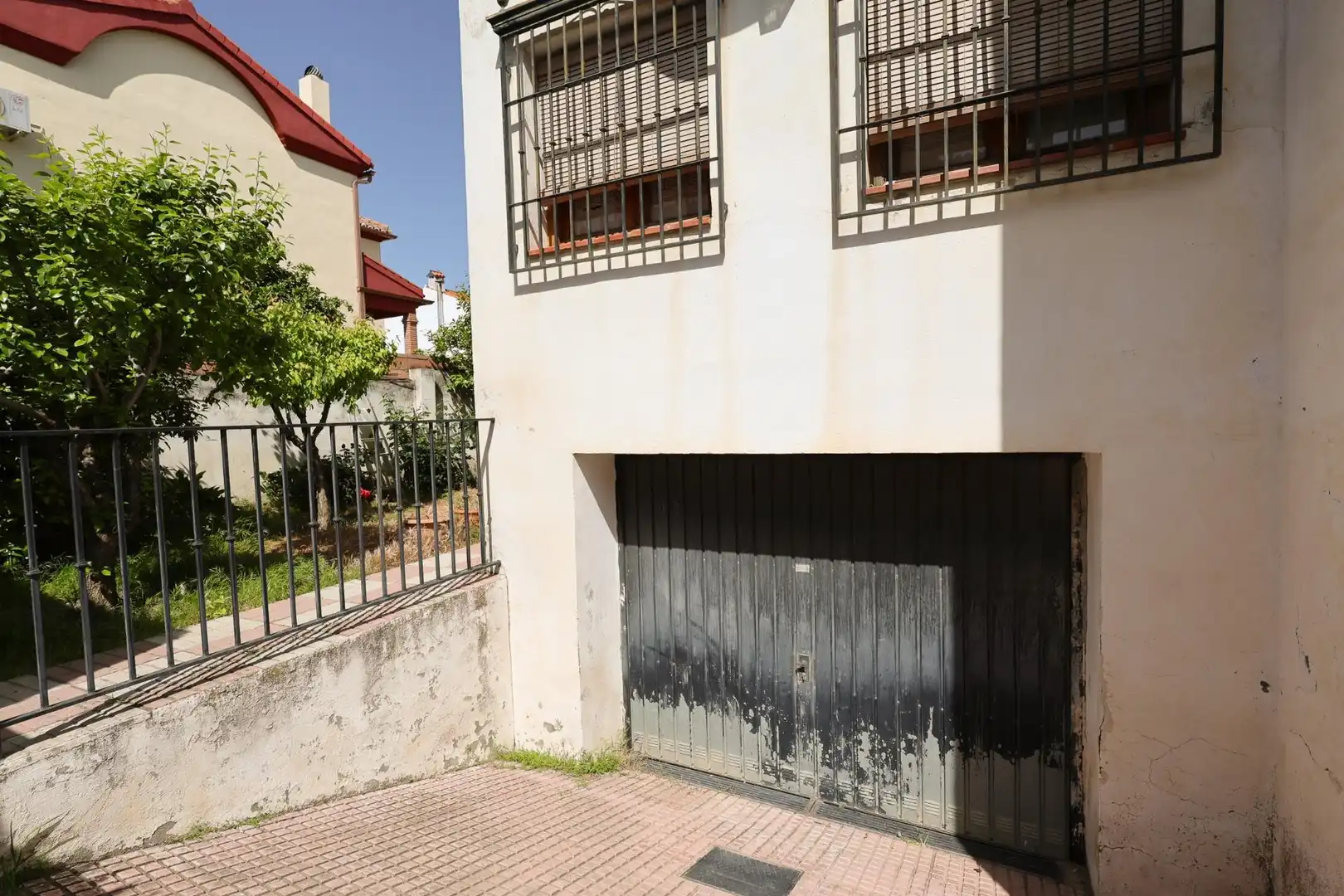 Vista exterior de Casa o xalet en venda en Las Gabias amb Aire condicionat, Piscina i Balcó
