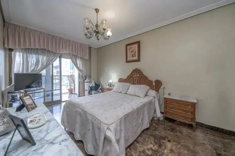 Habitación de Piso en venta en Benidorm con Terraza, Amueblado y Piscina comunitaria
