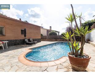 Piscina de Casa o xalet en venda en Castellar del Vallès amb Aire condicionat, Calefacció i Jardí privat