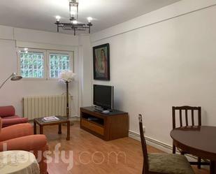 Living room of Flat to rent in  Madrid Capital  with Heating, Parquet flooring and Furnished