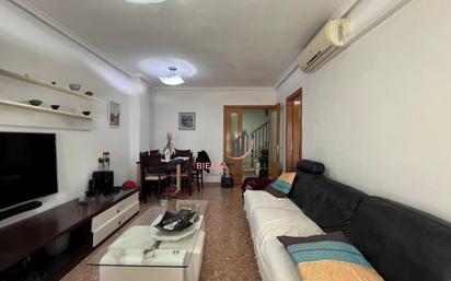 Living room of Duplex for sale in Onda