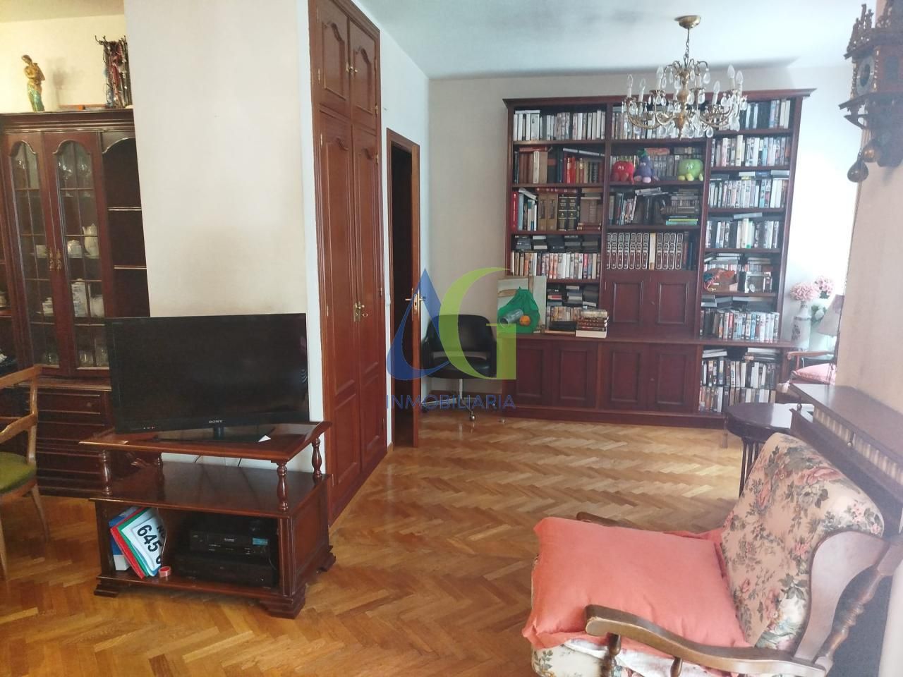 Living room of Flat for sale in León Capital   with Heating, Parquet flooring and Terrace