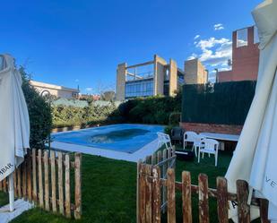 Swimming pool of Single-family semi-detached for sale in  Madrid Capital  with Air Conditioner, Terrace and Balcony