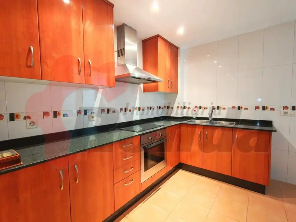 Cuina de Apartament de lloguer en Lugo amb Moblat