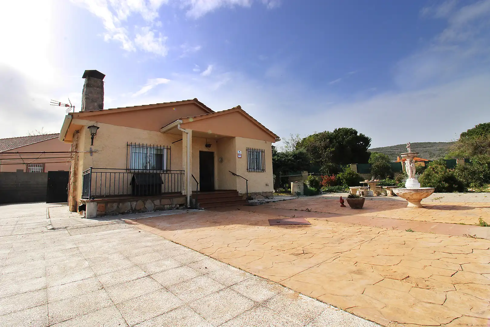Detached house with garden for sale in Calle Bolivia, imagen 8