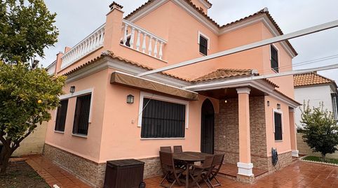 Foto 2 de Casa adosada en venta en Burguillos, Sevilla