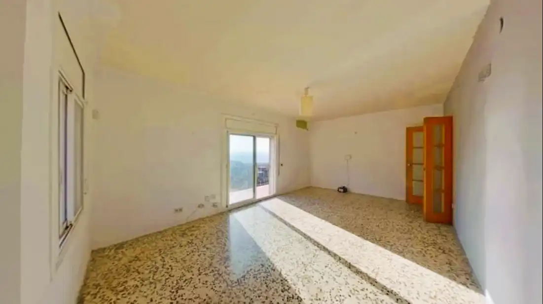 Sala d'estar de Casa o xalet en venda en Olesa de Montserrat amb Piscina