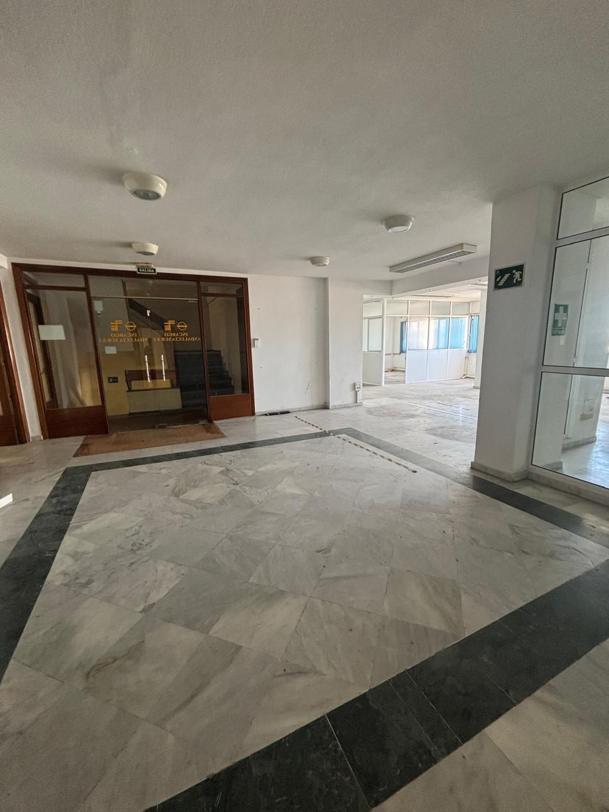 Premises for sale in Algeciras