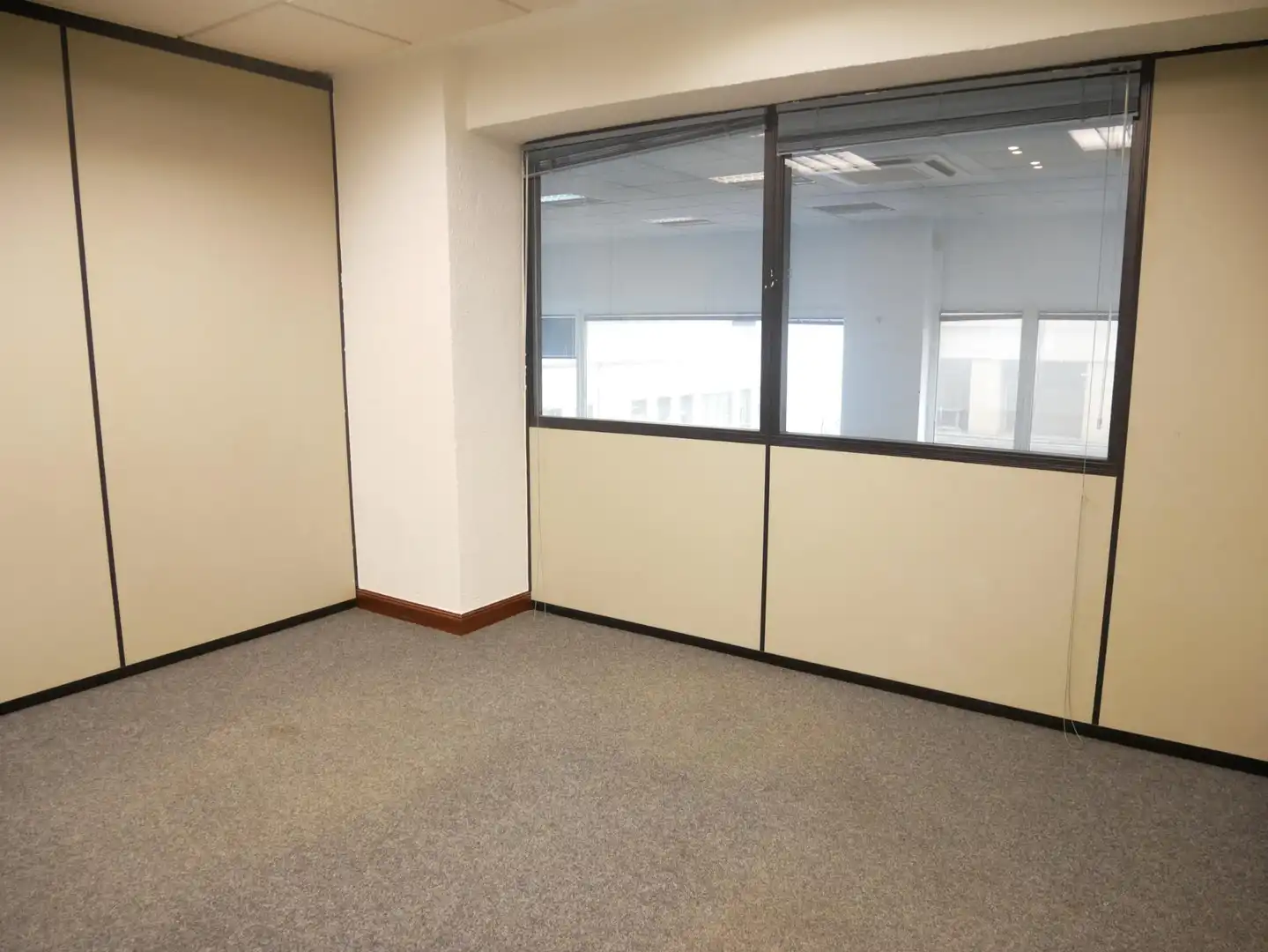 Büro zur Miete in Basauri  mit Klimaanlage und Heizung