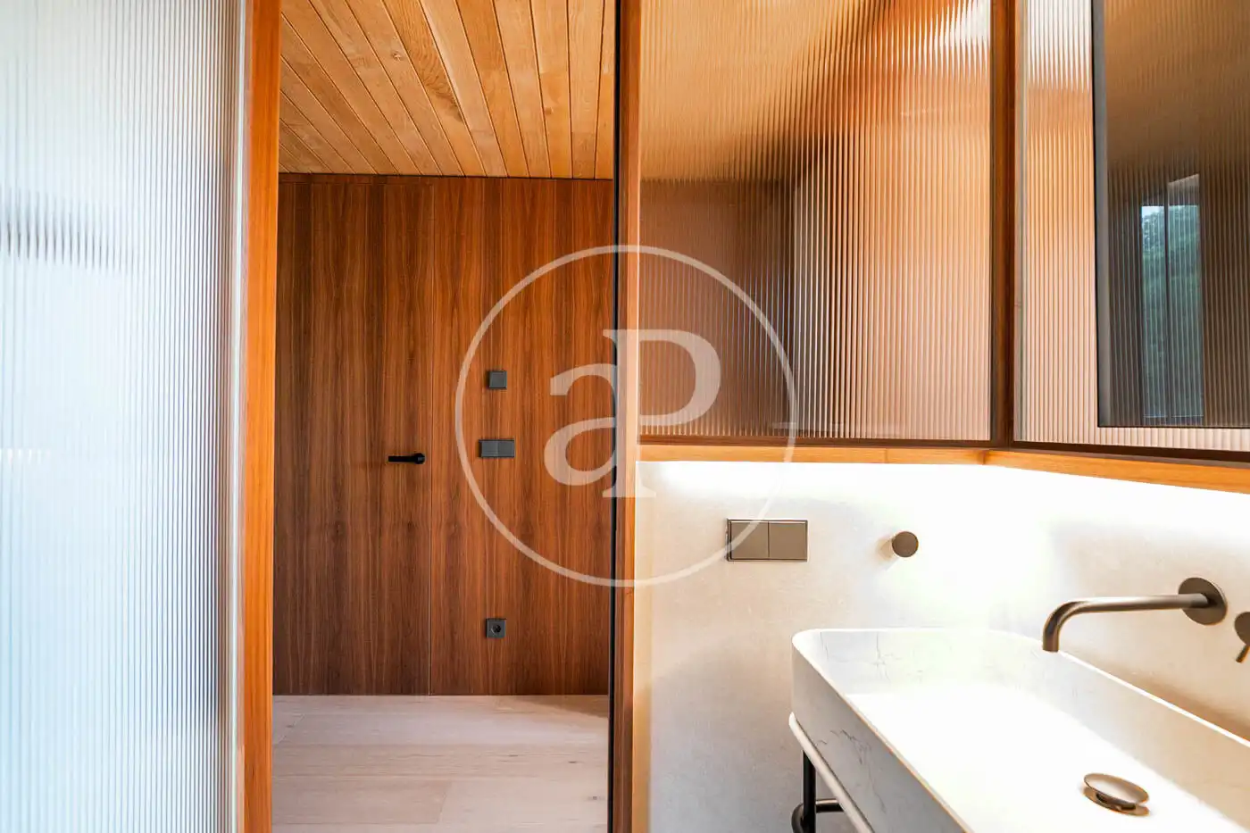 Baño de Piso de alquiler en Barcelona con Aire acondicionado, Calefacción y Jardín privado