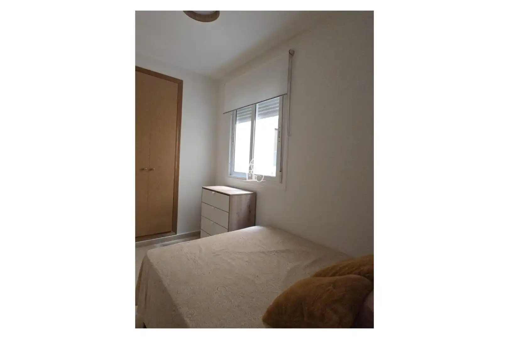 Dormitori de Apartament de lloguer en Torrevieja amb Aire condicionat, Terrassa i Moblat