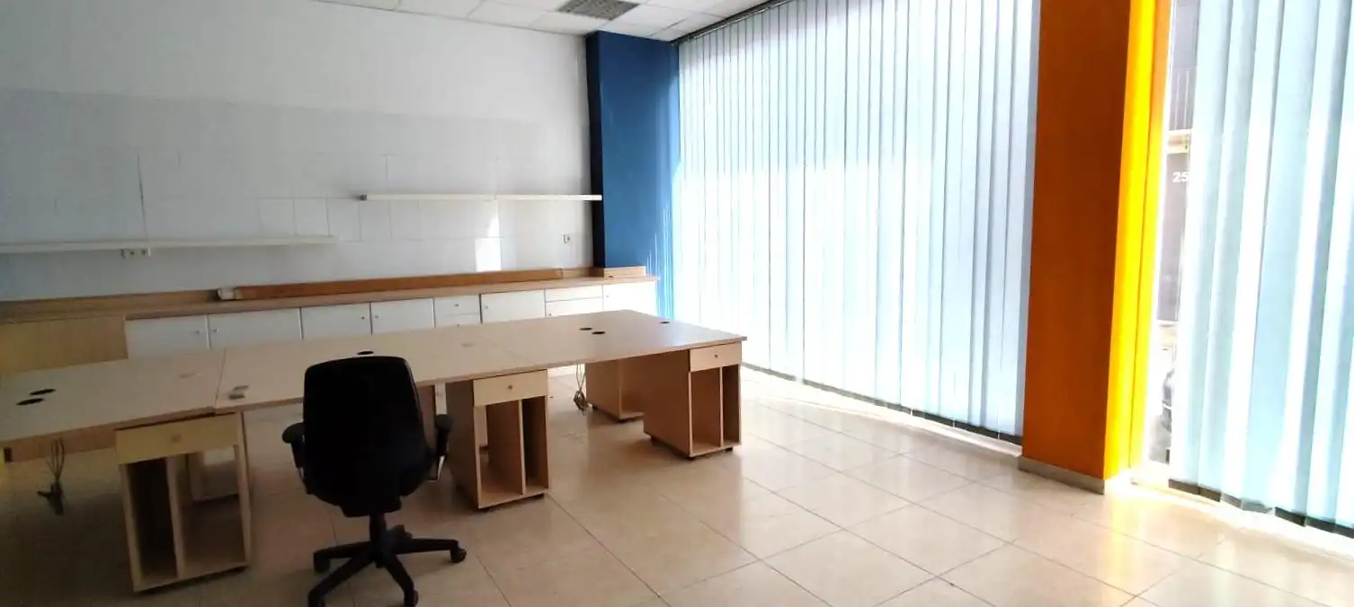 Local comercial en venda a de la Pau, imagen 31