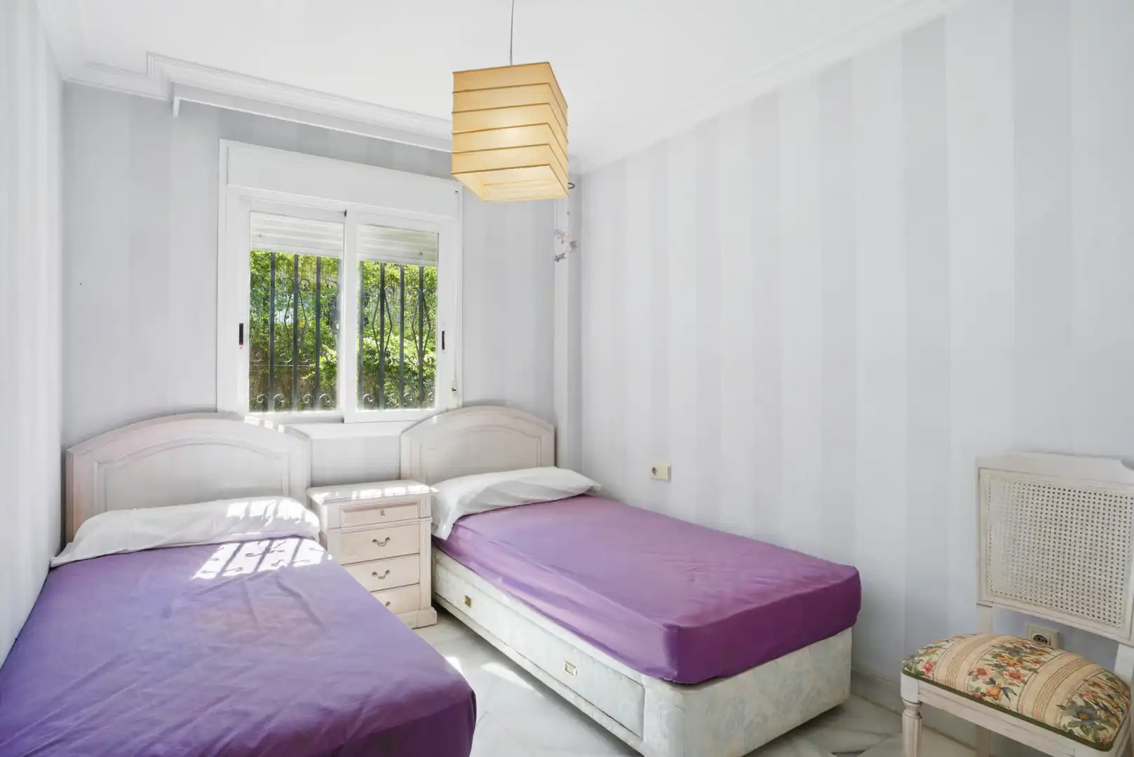 Dormitori de Planta baixa en venda en Marbella amb Aire condicionat, Jardí privat i Terrassa