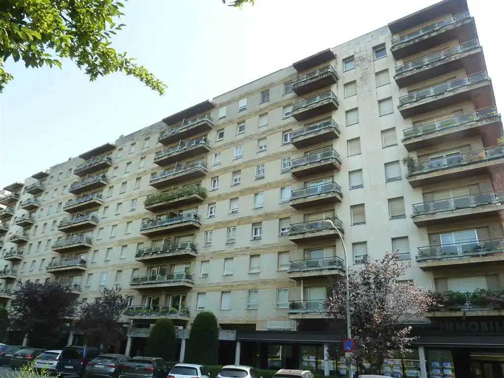 Vista exterior de Pis en venda en  Pamplona / Iruña amb Calefacció, Parquet i Terrassa