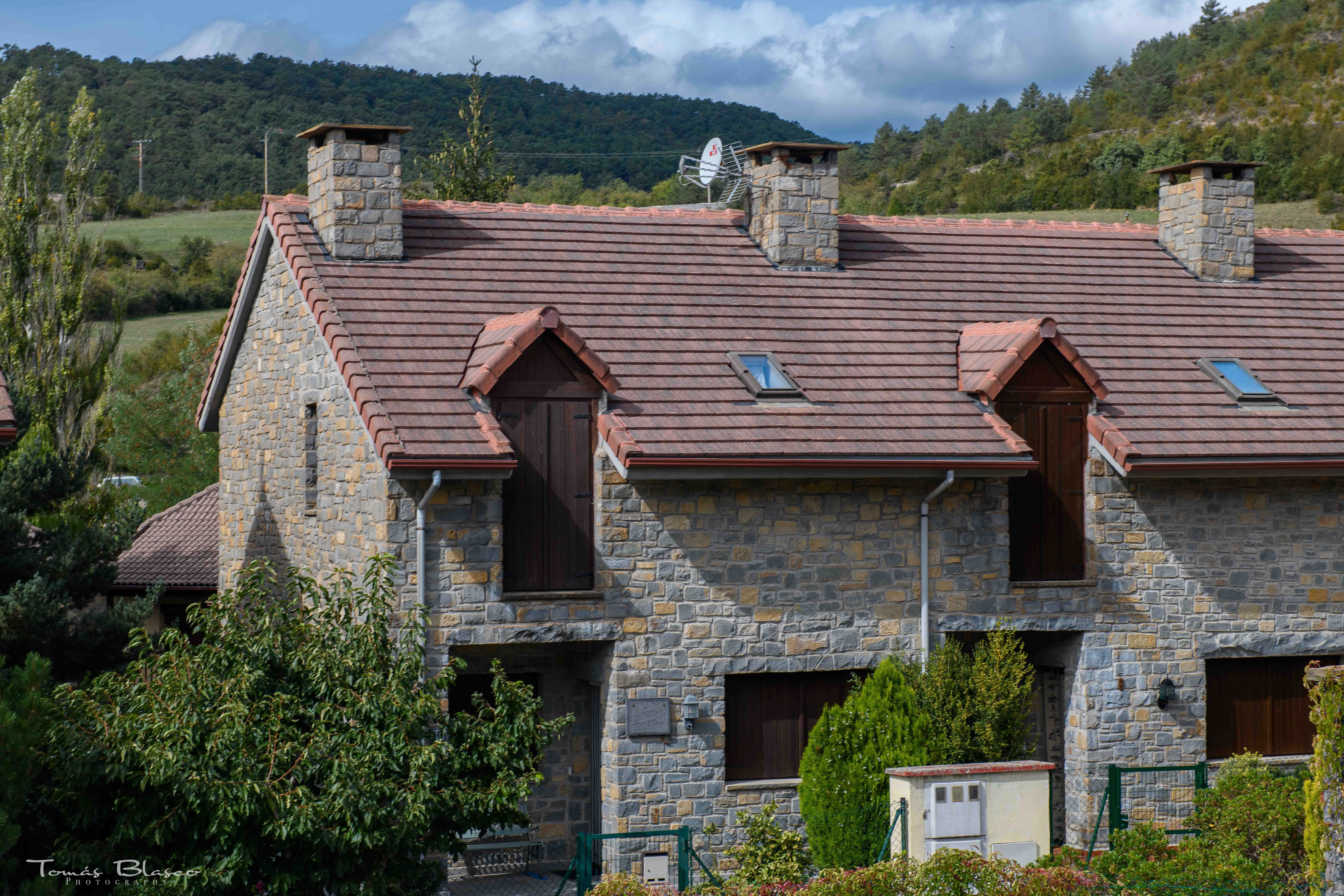 Exterior view of Single-family semi-detached for sale in Valle de Hecho  with Terrace and Furnished
