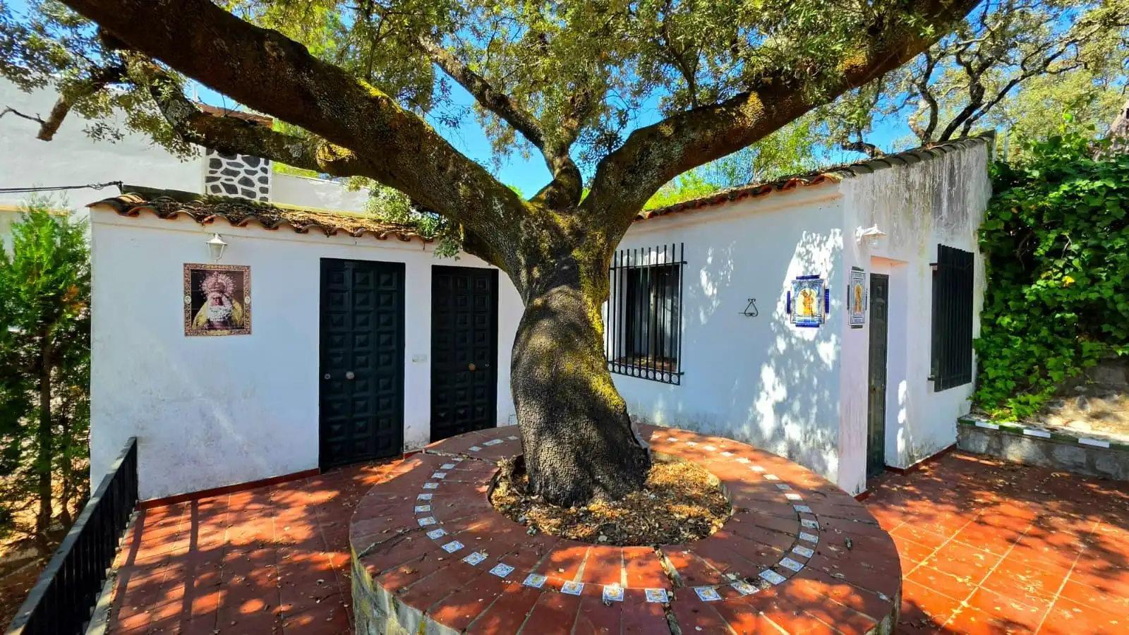 Vista exterior de Casa o xalet en venda en Guillena amb Aire condicionat, Piscina i Moblat