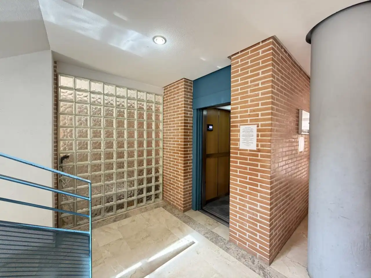 Wohnung zum Verkauf in Alicante / Alacant mit Klimaanlage, Privatgarten und Terrasse