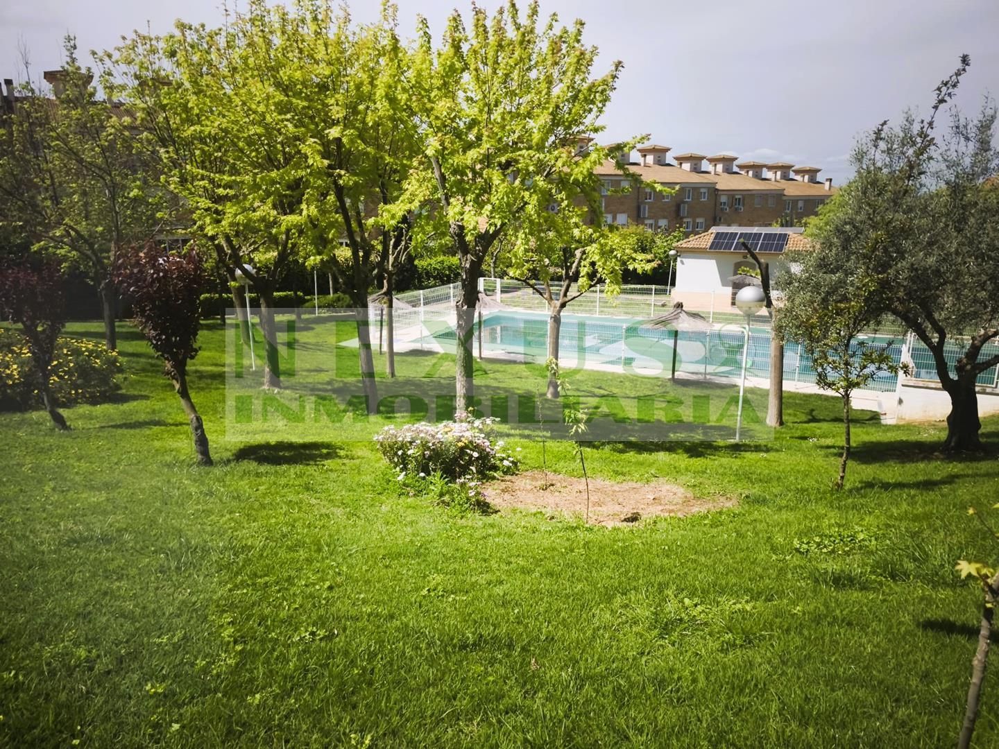 Jardí de Casa adosada en venda en Cáceres Capital amb Aire condicionat, Calefacció i Terrassa