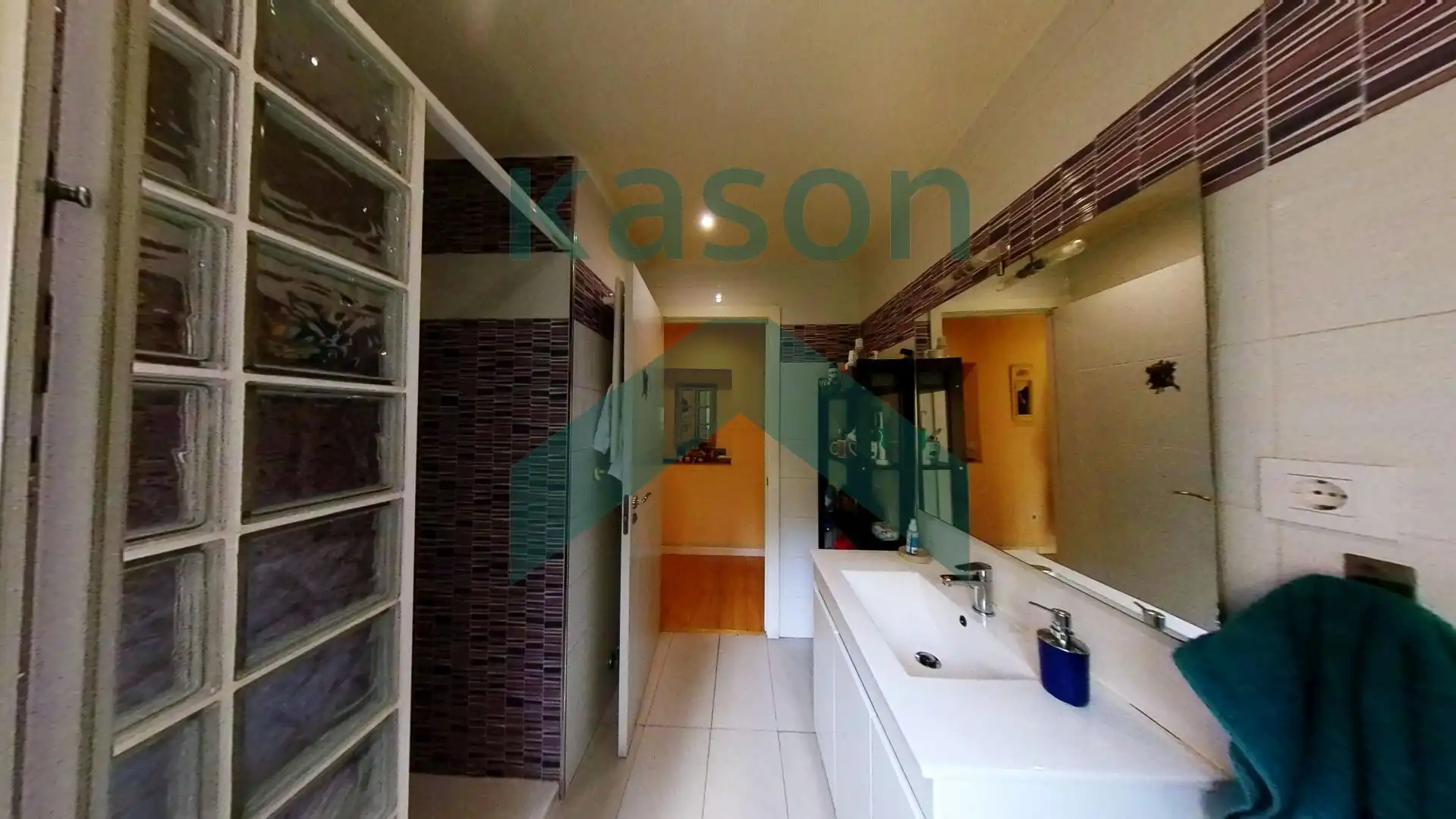 Bathroom of Flat for sale in Madrid  with Air Conditioner and Heating