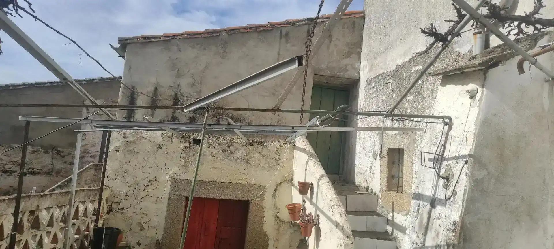Außenansicht von Wohnung zum Verkauf in Torremocha mit Privatgarten und Balkon