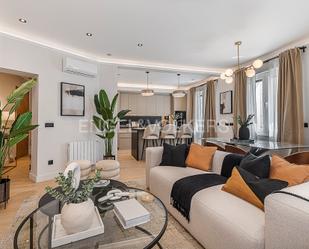 Living room of Apartment for sale in  Madrid Capital  with Air Conditioner, Heating and Private garden